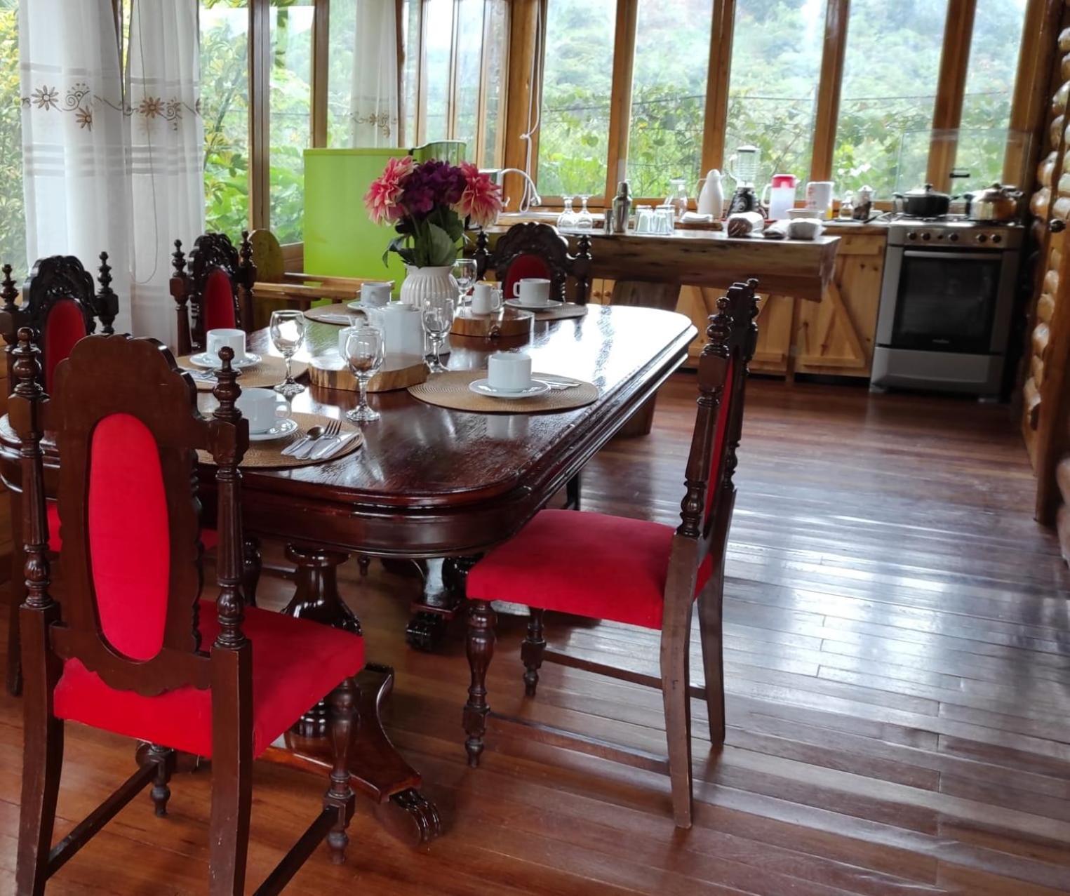 Hassinger Ranch Cabanas Oxapampa Phòng bức ảnh