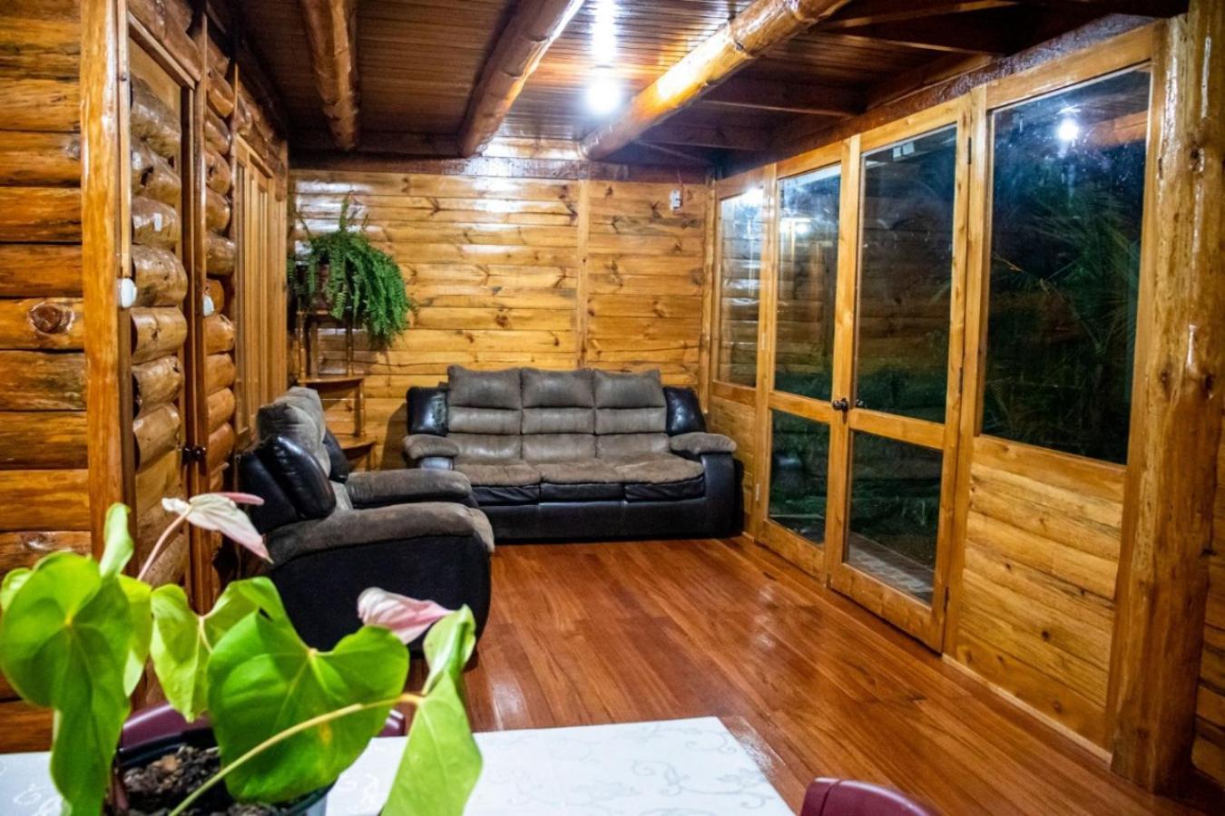 Hassinger Ranch Cabanas Oxapampa Phòng bức ảnh