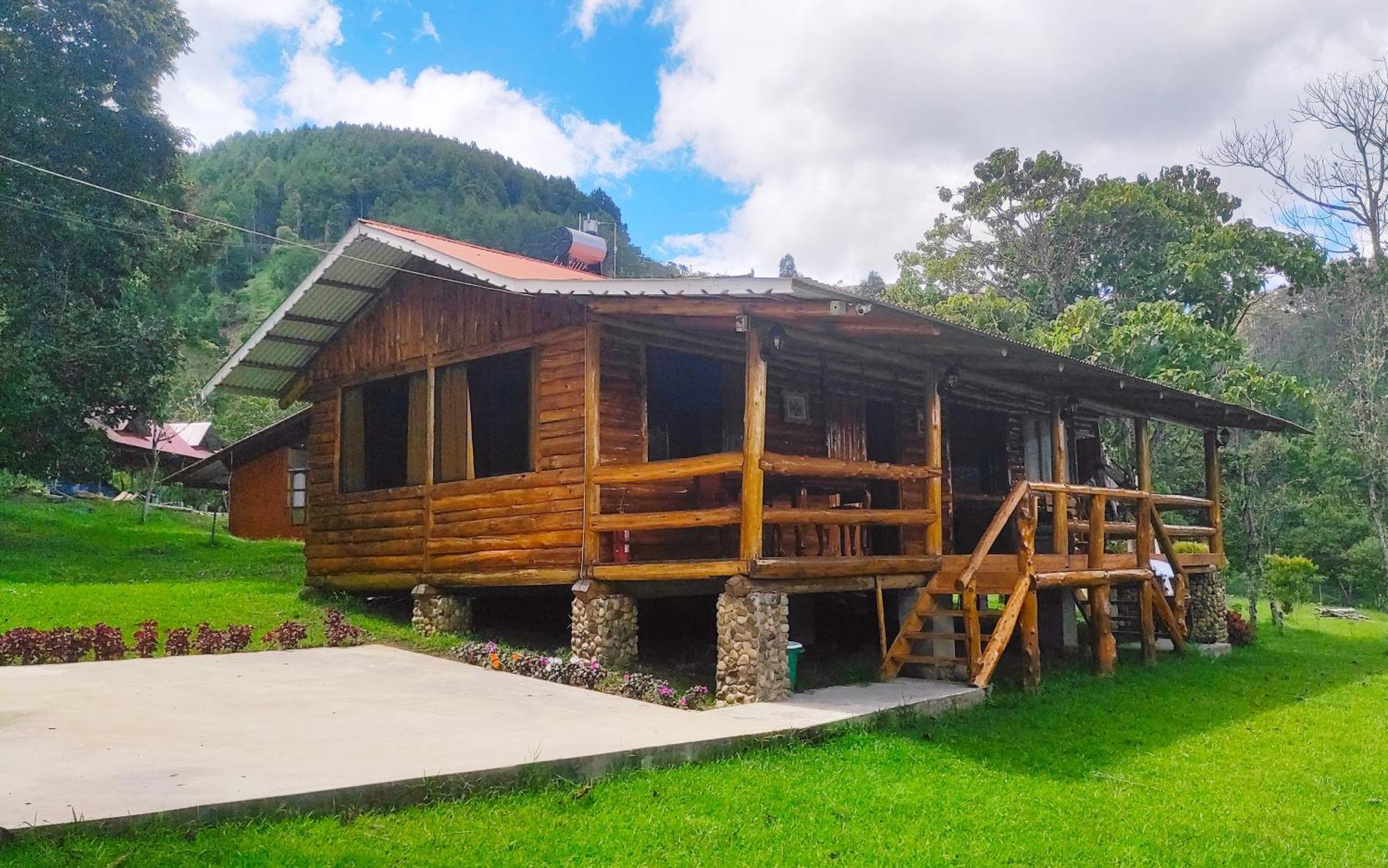 Hassinger Ranch Cabanas Oxapampa Phòng bức ảnh